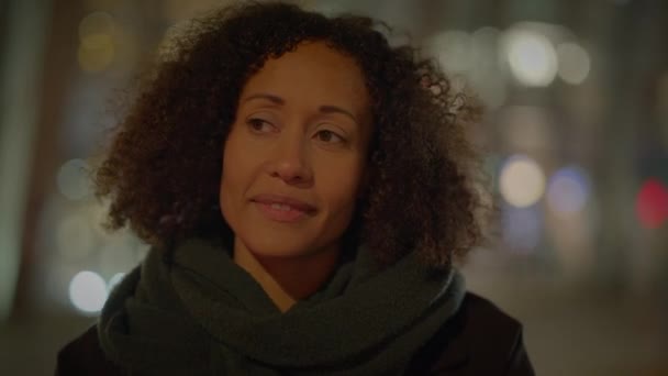 Lykke Livsstil Portræt Kvindelig Person Smilende Lykkeligt Byens Gader – Stock-video