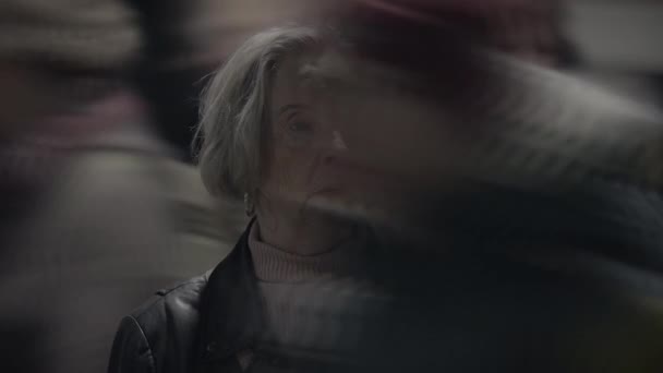 Persona Anciana Pensativa Infeliz Ansiosa Solitaria — Vídeos de Stock