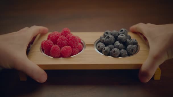 ビタミンと抗酸化物質のためのベリーフルーツ 豊富な栄養ビーガン食品 — ストック動画
