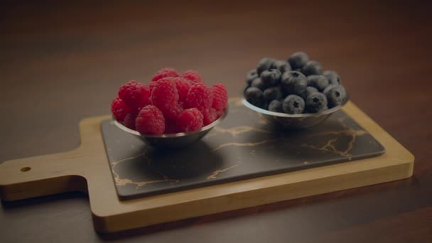 Frutas Baga Para Vitaminas Antioxidantes Ricos Nutrição Vegan Food — Vídeo de Stock