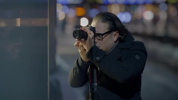 Investigador Espionagem Detetive Gravação Vídeo Pessoas Disfarçadas Cidade — Vídeo de Stock