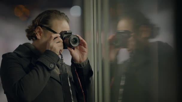Spy Investigator Detective Recording Video Van Personen Undercover Stad — Stockvideo