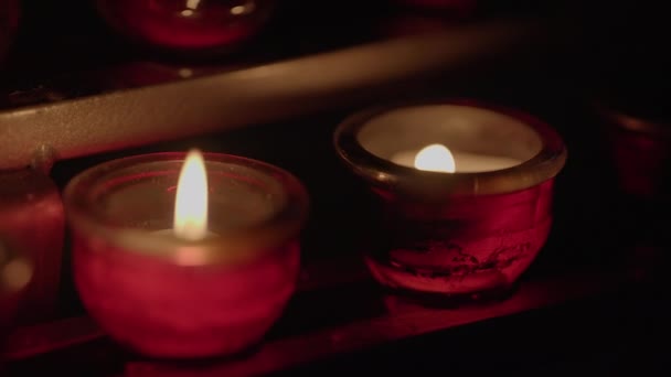 Velas Cera Luces Noche Bokeh Para Ceremonia Religiosa Santa — Vídeo de stock