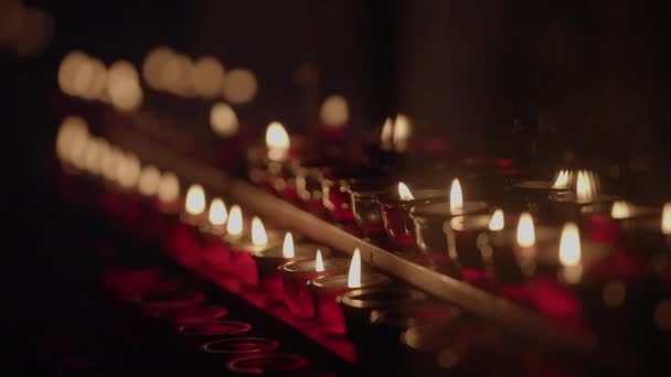 Wax Kaarsen Nachtlampjes Bokeh Voor Heilige Religieuze Ceremonie — Stockvideo
