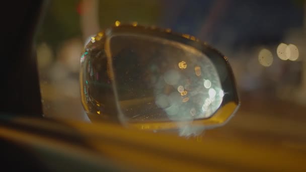 Pov Вид Дзеркала Автомобіля Рухається Міській Міській Дорозі Високоякісні Кадри — стокове відео