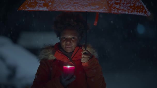 Black Female Person Curly Hair Holding Candlelight Snowy Winter Weather — Stock Video