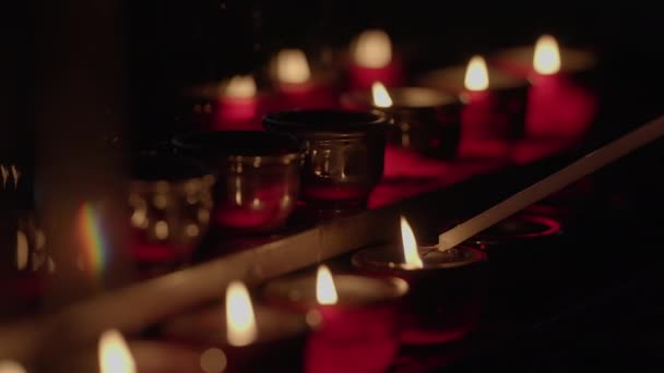 Velas Cera Noite Luzes Bokeh Para Cerimônia Religiosa Sagrada — Vídeo de Stock