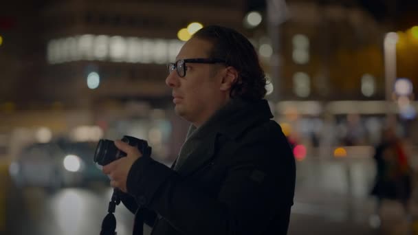 Investigador Espionagem Detetive Gravação Vídeo Pessoas Disfarçadas Cidade — Vídeo de Stock