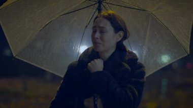 Morali bozuk Şemsiyeli Hayal kırıklığına uğramış Kadın Kişi