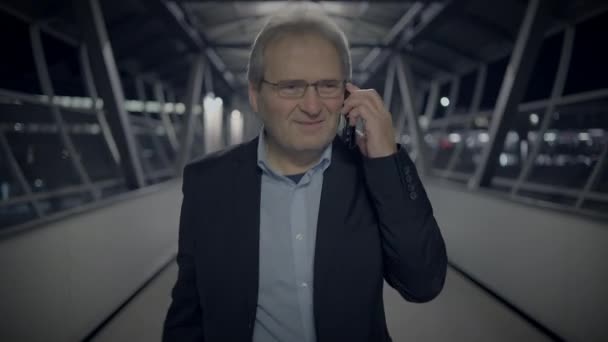 Samtal Manager Ler Efter Affärs Framgångsavtal Deal Victory — Stockvideo