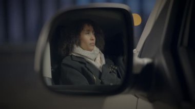 Genç Kadın Anlaşmazlık Üzerine Kadın Arkadaşıyla Karşı Karşıya Geldi