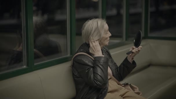 Persona Anciana Pensativa Infeliz Ansiosa Solitaria — Vídeos de Stock