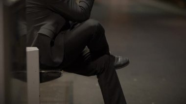Son sınıf öğrencisi Umutsuzluk Gösteriyor Yüzünde Sefil İfadeler 