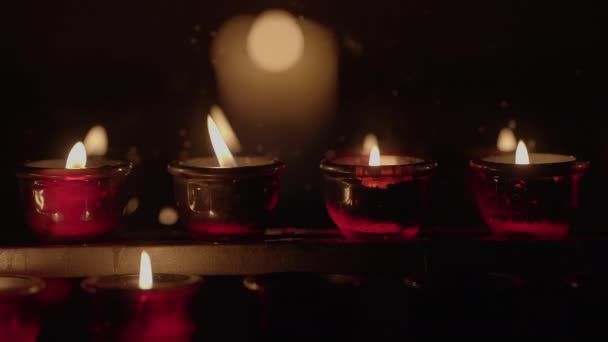 Svíčky Hořící Plameny Žhnoucí Pozadí — Stock video