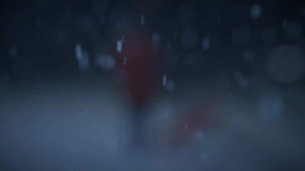 Soğuk Dondurucu Kışın Yanan Mum Işığında Isınan Elleri — Stok video