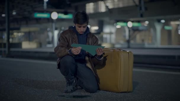 Young Lost Man Suitcase Finding Broken Mirror Urban Street Night — Stock Video