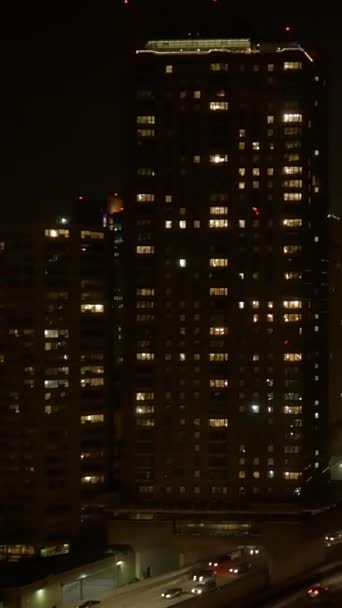 Вертикальне Відео Сучасних Міських Висотних Будівель Нерухомості — стокове відео