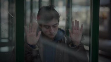 Erkek ve Kadın Elele Buluşuyor Tekrar