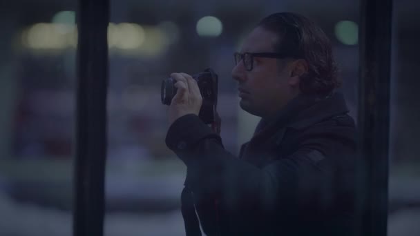 Yaratıcı Fotoğrafçı Snapper Dijital Kamera Oluşturma Sanatı Kullanıyor — Stok video