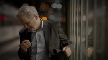 Son sınıf öğrencisi Umutsuzluk Gösteriyor Yüzünde Sefil İfadeler 