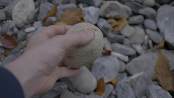 スピリチュアルなバランスのとれたライフスタイルコンセプトを象徴する石 — ストック動画