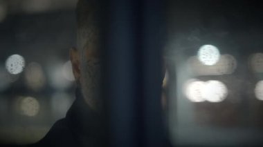 Yaratıcı Sanatsal Tarzda Acımasız Korkunç Erkek Kişinin Portresi