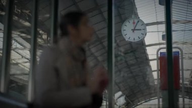 Birbirini Arayan İki Kişi Geç Kalmak İçin Kayıp