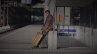 Birbirini Arayan İki Kişi Geç Kalmak İçin Kayıp