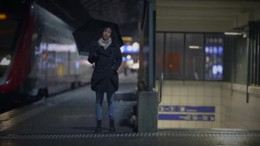 Dışarıda İlişki Krizi Yaşayan Karı-koca draması