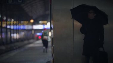 Dışarıda İlişki Krizi Yaşayan Karı-koca draması