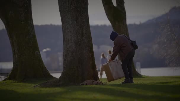 Homme Avec Valise Dans Style Vintage Plein Air Dans Nature — Video