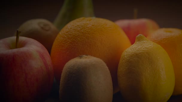 Comida Orgânica Fresca Colorida Lanche Cru Fruta Tabela Madeira — Vídeo de Stock