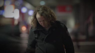 Düşünceli Genç Erkek Düşünen Kayıp Gezgin 'in Portresi