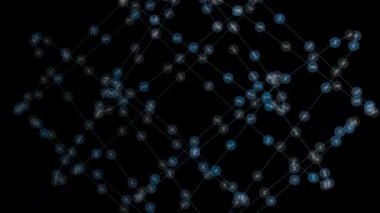 Astronomik bir nesneyi andıran, siyah bir arkaplana yakın, elektrikli mavi bir moleküler yapı görülür. Karmaşık desen karanlığa karşı çarpıcı bir görüntü yaratır.