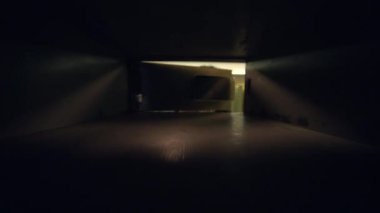 Güvenli Kasa Odasında Servetin Korunması İçin Kadın Kişi 