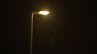 Şehir Caddesi 'ne Gece Arkaplanı' nda Yağan Yağmurlu Hava
