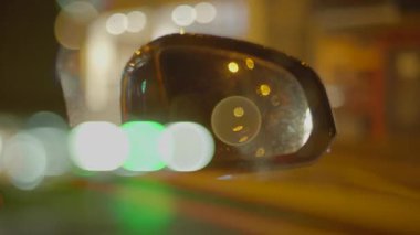 Şehir Yolunda Araba Aynası Sürüşü 'nün POV görüntüsü. Yüksek kalite 4k görüntü