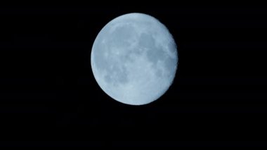 Astronomi meraklıları için harika olan dolunayın en kaliteli görüntüsü göksel dünyanın güzelliğini gözler önüne seriyor.