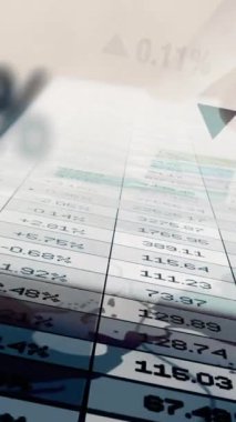 Ayrıntılı finansal veriler ve çizelgeler yoluyla hisse senedi performansını incelemek ve analiz etmek karar verme mekanizmasını iyileştirmektedir.