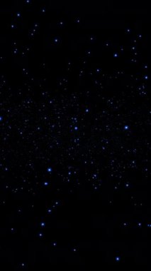 Göz kamaştırıcı bir manzara. Yıldızlı bir gece gökyüzü. Sayısız parıldayan yıldızla dolu.