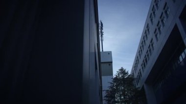 5G İletişim Anten Kulesi Cep Telefonu Sinyali Kablosuz İletimi. Yüksek kalite 4k görüntü