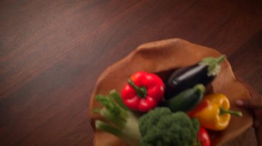 Bu zengin ahşap dokusu tasarım, dekor ve ilham veren çeşitli yaratıcı projeler için idealdir.