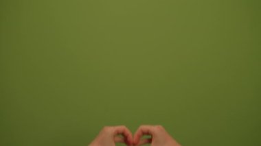 Bu çok çeşitli tasarım uygulamaları için mükemmel olan yumuşak ve dokulu yeşil bir arkaplan.