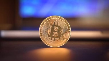 Dijital para kavramını ve blok zincirinin arkasındaki teknolojiyi temsil eden bir Bitcoin 'in yakın plan görüntüsü