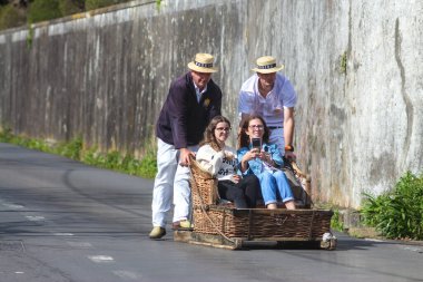 Geleneksel Toboggan Turu, Funchal Madeiras Iconic Sledge Macerası