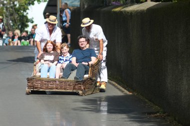 Geleneksel Toboggan Turu, Funchal Madeiras Iconic Sledge Macerası