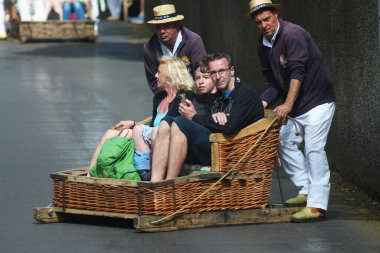 Geleneksel Toboggan Turu, Funchal Madeiras Iconic Sledge Macerası