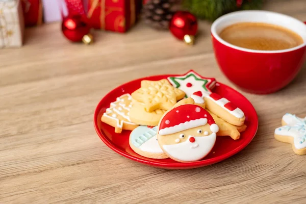 Frohe Weihnachten Mit Hausgemachten Plätzchen Und Kaffeetasse Auf Holztischhintergrund Heiligabend — Stockfoto