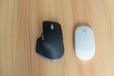 Ergonomik dikey fare ve iş yerindeki genel fare karşılaştırması, bilek ağrısını önleme. De Quervain 's tenosynovitis, Kavşak Semptomu, Karpal Tüneli veya Ofis Sendromu