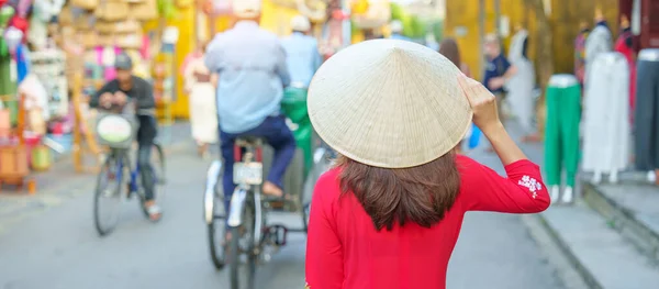 Mujer Feliz Vistiendo Vestido Vietnamita Dai Viajero Asiático Turismo Hoi — Foto de Stock
